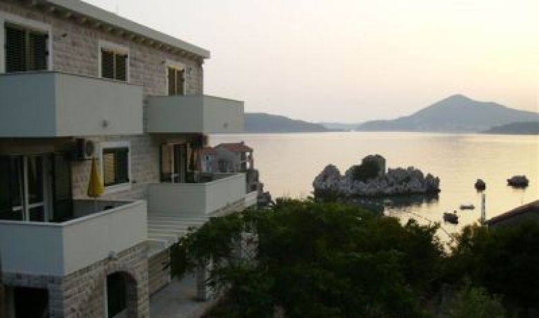 Вилла ПАСТРОВКА, Милочер, Apartments