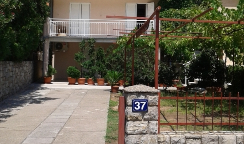 Комнаты и апартаменты Давидович, Петровац, Apartments