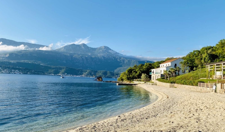Little Rose Bay, Rose, Apartmany