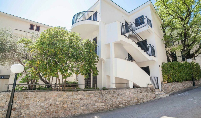 Apartments DJUROVIC, Petrovac, Apartments