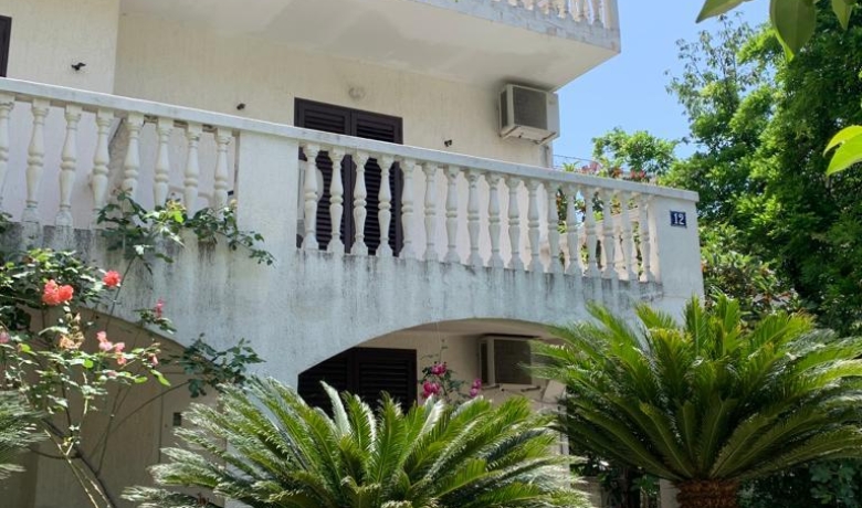 Hus Irena ***, Budva, Boende