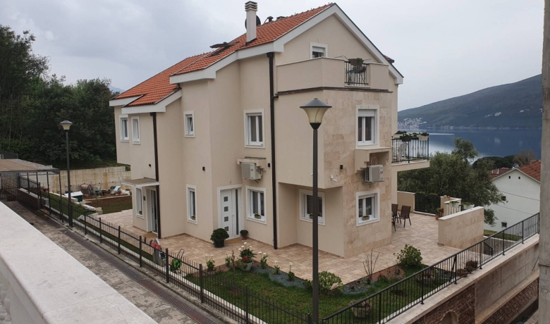 Giardino, Герцег-Нови, Apartments