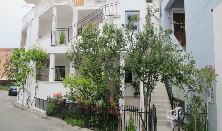 Villa Rosa, Rafailovici, Apartamente