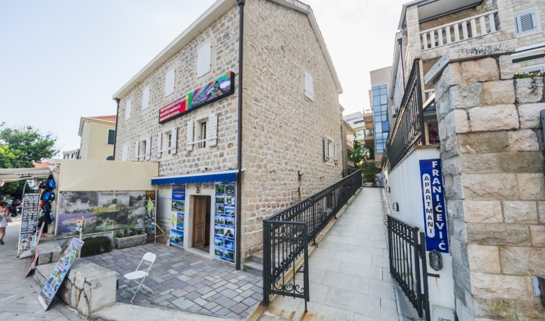 Apartamenty Franicevic, Petrovac, Apartamenty