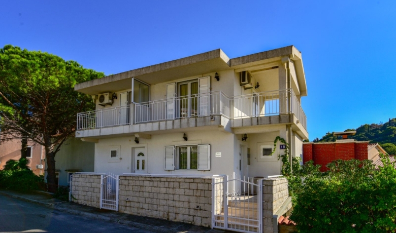 Villa Danica, Petrovac, Apartamenty