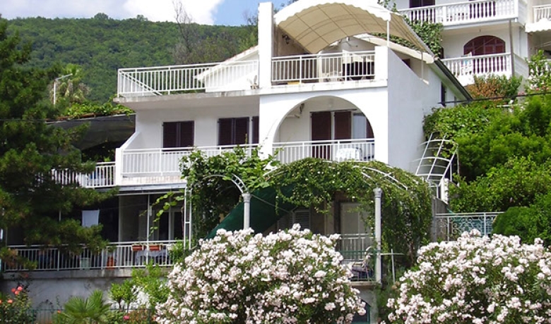CUMBOR ROOM, Kumbor, Boende
